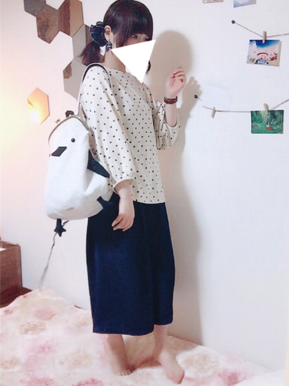 「ゆるカジ、シンプル、紺、studio clip、デニムガウチョパンツ、サイドテール、休日コーデ」｜「no brandのアイテム（シュシュ、ブルー系）」を使った、H.O.N.Oさん（レディース・151cm）の夏コーディネートの1枚目の写真
