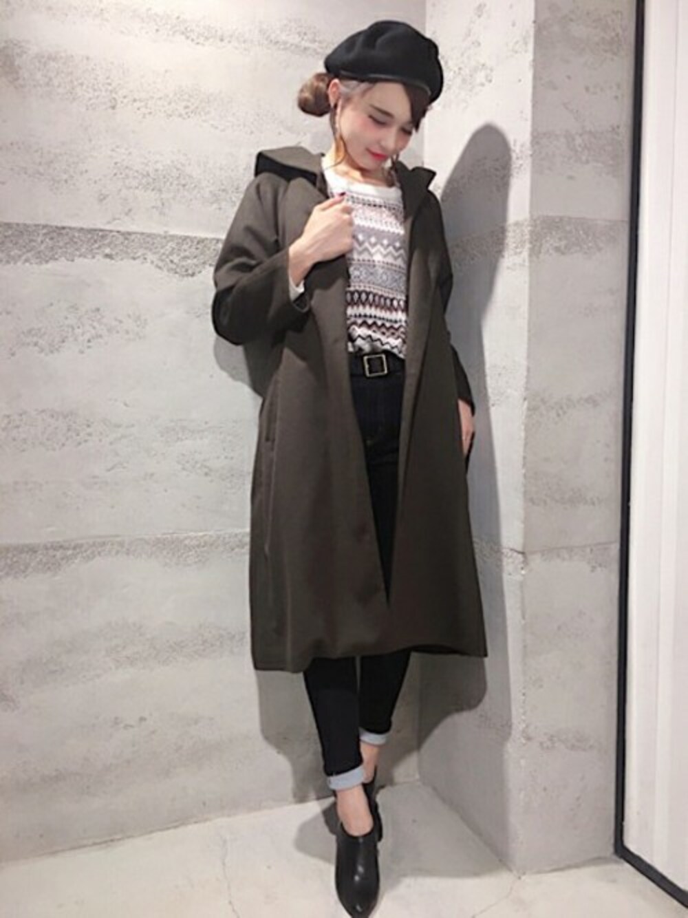 「ジャガード、JEANASiS、冬コーデ、ジーナシス、カーキアウター、フードコート、スキニーデニム」｜「JEANASISの2WAYノーカラーフードコート/760131（ノーカラージャケット、グリーン系）」を使った、JEANASIS 静岡パルコ店STAFFさん（レディース・163cm）の秋コーディネートの1枚目の写真