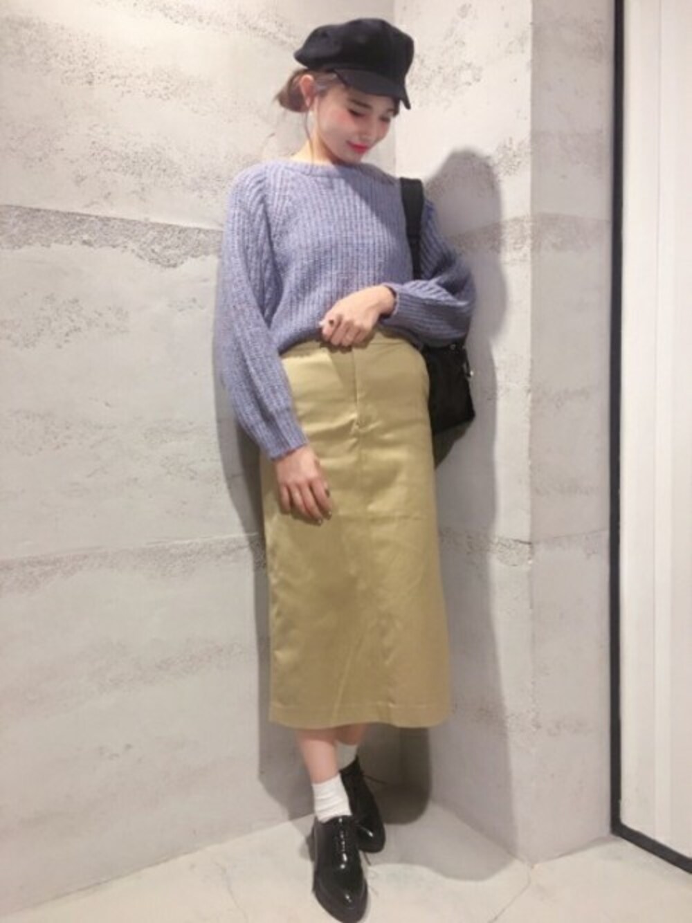 「タイトスカート、JEANASiS、キャスケット、ジーナシス、ミックスニット、ブルーニット、ミディ丈スカート」｜「JEANASISの3GアゼMIXヤーンプルオーバー/775892（ニット/セーター、ブルー系）」を使った、JEANASIS 静岡パルコ店STAFFさん（レディース・163cm）の冬コーディネートの1枚目の写真