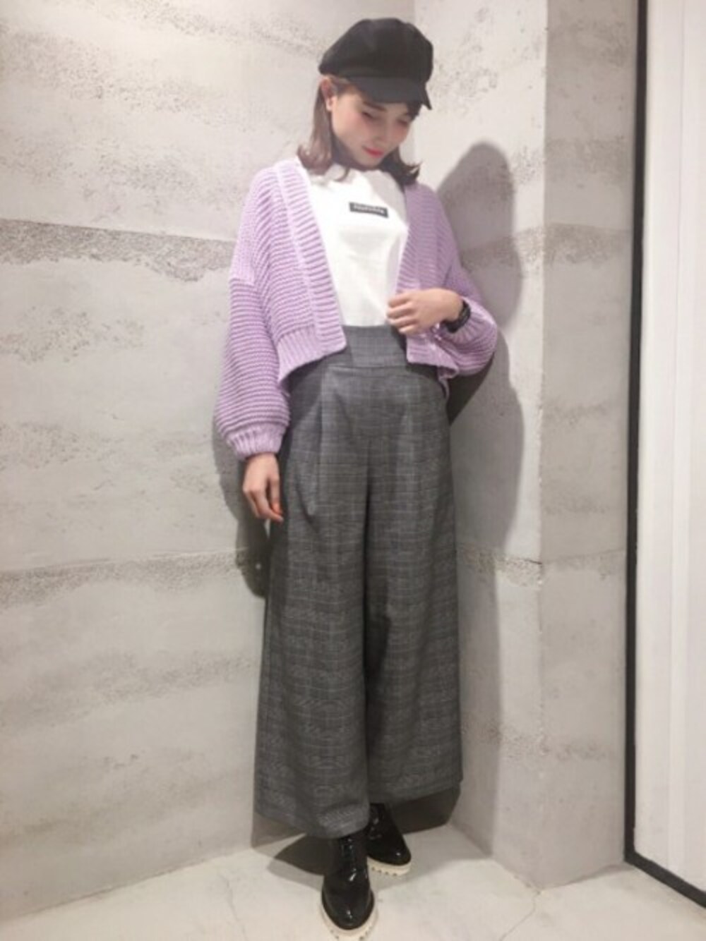 「チェック、カーディガン、ロゴT、JEANASiS、ジーナシス、ワイドパンツ、ラベンダー、春コーデ」｜「JEANASISの1.5Gガーターカーディガン/784308（カーディガン/ボレロ、パープル系）」を使った、JEANASIS 静岡パルコ店STAFFさん（レディース・163cm）の冬コーディネートの1枚目の写真