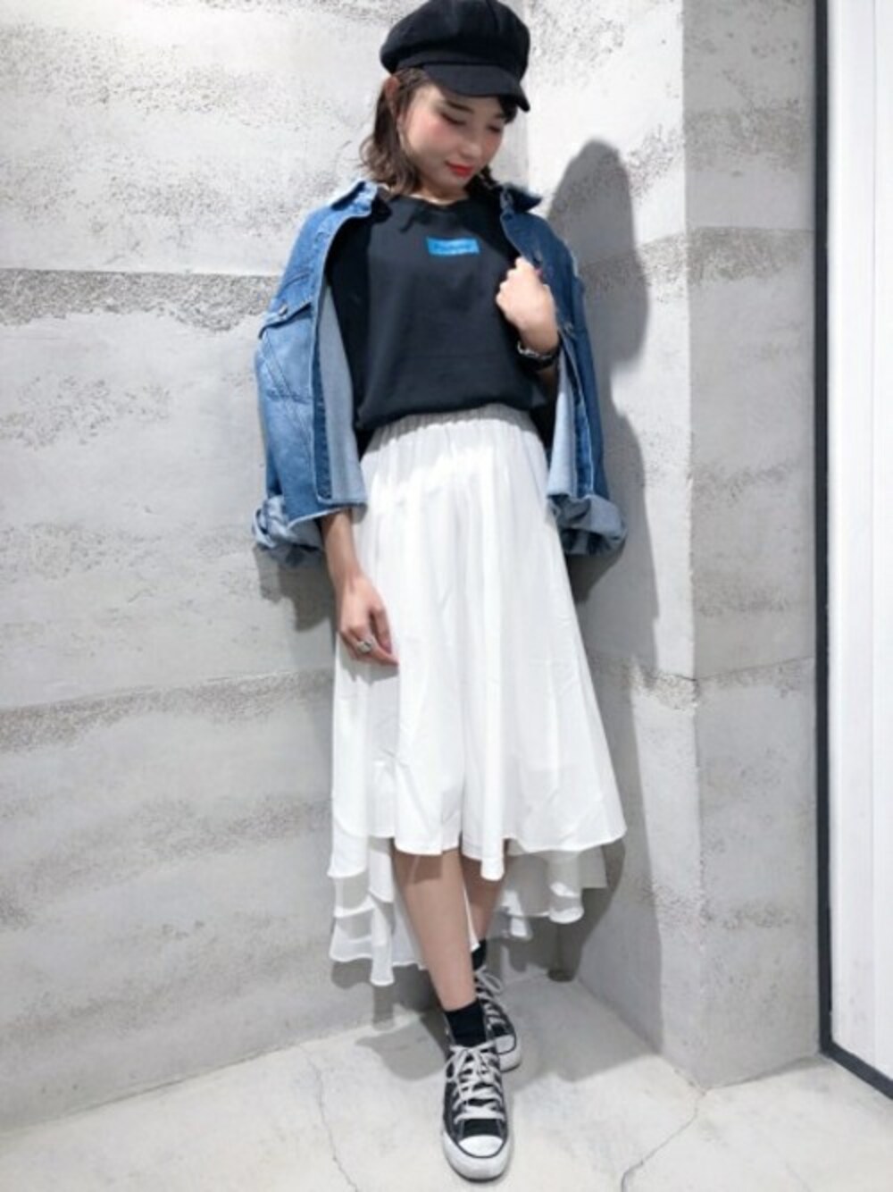 「スニーカー、スカート、JEANASiS、ジーナシス、フェミニン、春コーデ、エアリー」｜「JEANASISのシアーアシメスーパーフレアスカート/781290（スカート、ホワイト系）」を使った、JEANASIS 静岡パルコ店STAFFさん（レディース・163cm）の春コーディネートの1枚目の写真