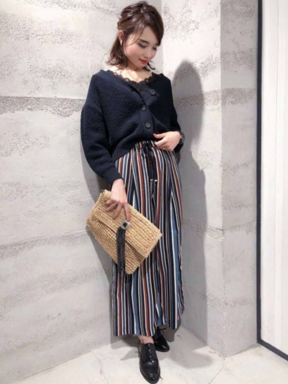 「カーディガン、ブラックコーデ、JEANASiS、ストライプ、レース、ジーナシス、ワイドパンツ、春コーデ」｜「JEANASISのレースキャミタンク/780933（タンクトップ、ブラック系）」を使った、JEANASIS 静岡パルコ店STAFFさん（レディース・163cm）の春コーディネートの1枚目の写真