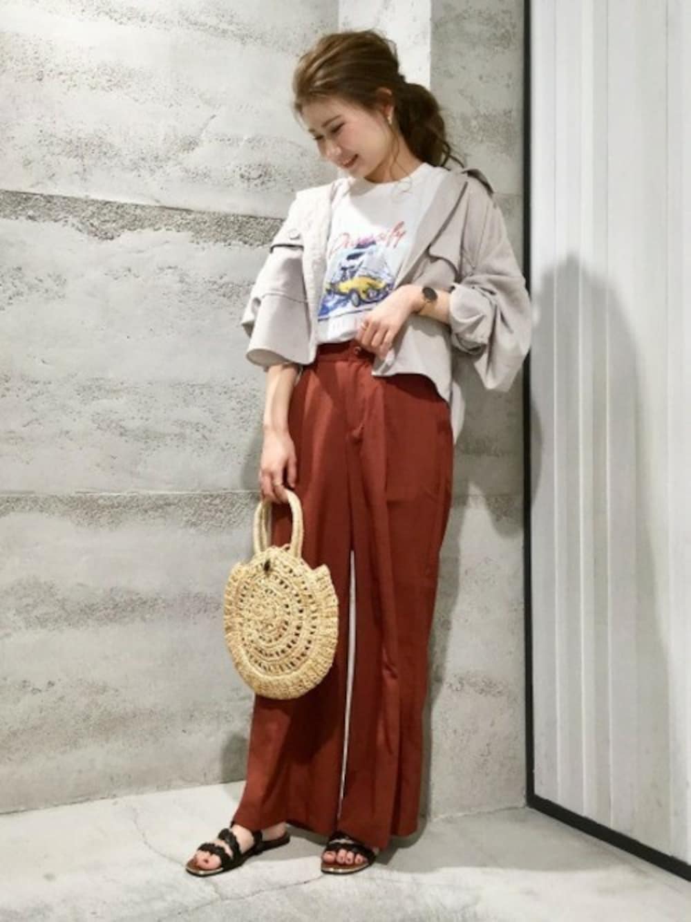 「JEANASiS、ジーナシス、ワイドパンツ、プリントT、シャツスタイル、夏コーデ、カジュアルコーデ、リネンライク」｜「JEANASISのカーモチーフプリントTEE/835690（Tシャツ/カットソー、ホワイト系）」を使った、JEANASIS 静岡パルコ店STAFFさん（レディース・153cm）の夏コーディネートの1枚目の写真