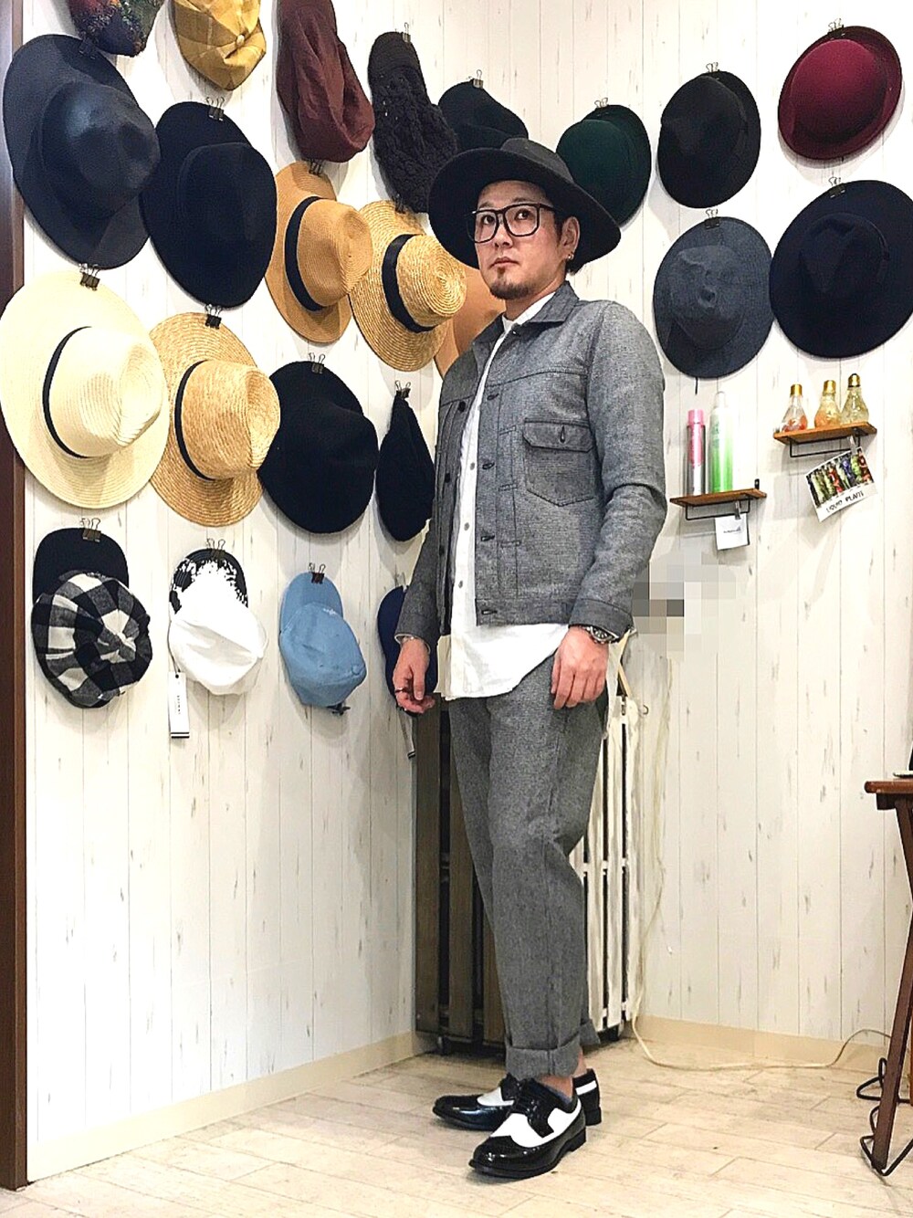 「John Bull private lab、John Bull、Dr.Martens、シンプルコーデ、オトナカジュアル、はるコーデ、千鳥格子、チェック、白シャツ、セットアップ」｜「Johnbull Private laboのウールチェックGジャン（ブルゾン、グレー系）」を使った、Naokiさん（メンズ・177cm）の冬コーディネートの1枚目の写真