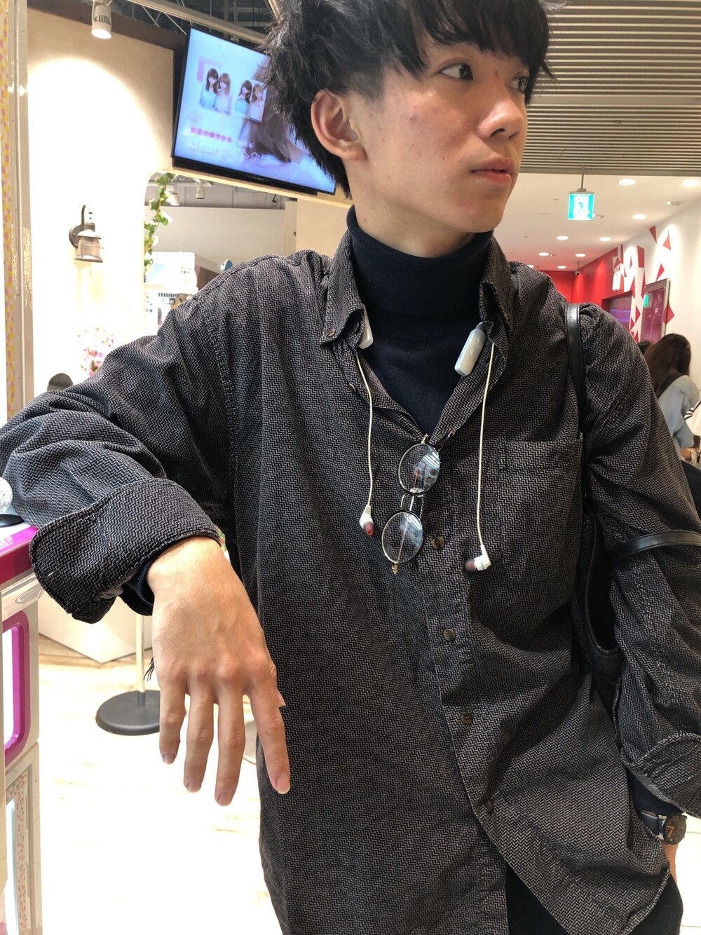 「おでかけコーデ、おでかけ、おしゃれさんと繋がりたい、冬コーデ、古着MIX」｜「no brandのアイテム（シャツ/ブラウス、グレー系）」を使った、まささん（メンズ・173cm）の冬コーディネートの1枚目の写真