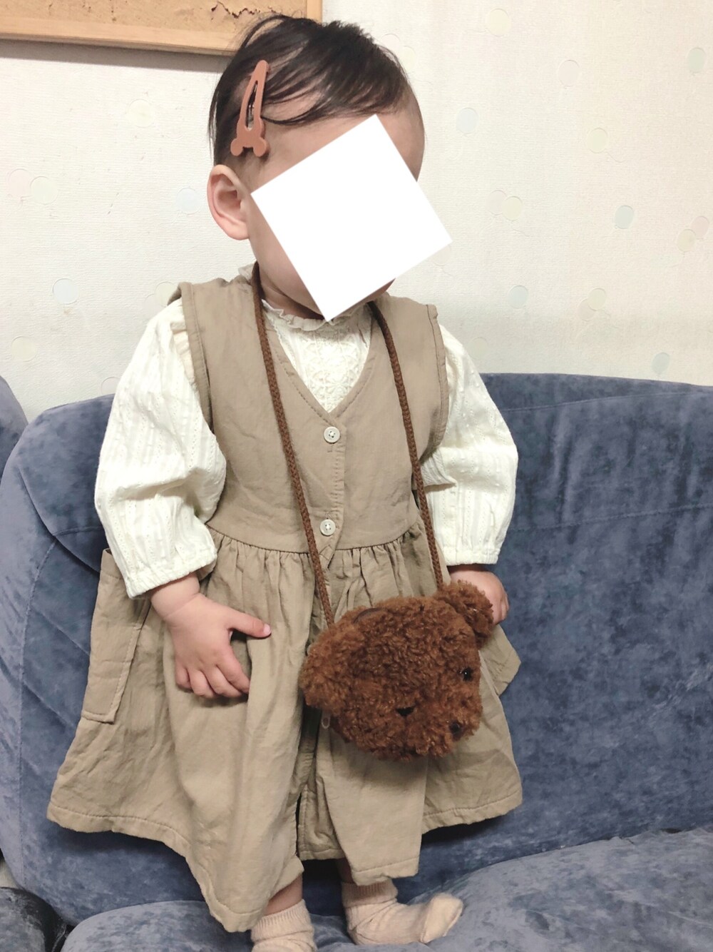 「ベージュコーデ、1歳」｜「韓国子供服のアイテム（ワンピース/ドレス、ベージュ系）」を使った、鈴木さん。さん（キッズ・70cm）の春コーディネートの1枚目の写真
