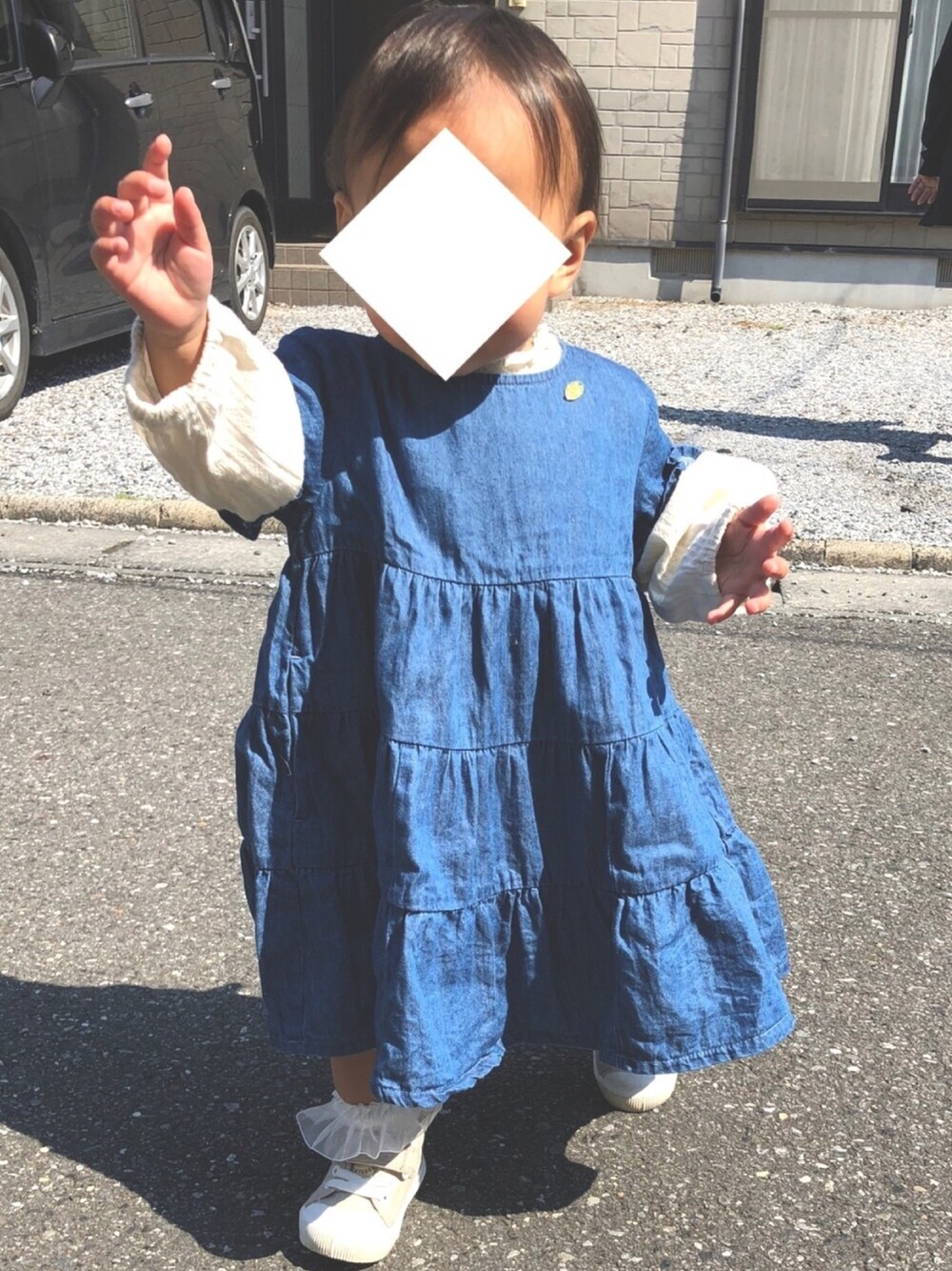 「1歳」｜「apres les coursのドビーレースチュニック（チュニック、ホワイト系）」を使った、鈴木さん。さん（キッズ・70cm）の春コーディネートの1枚目の写真