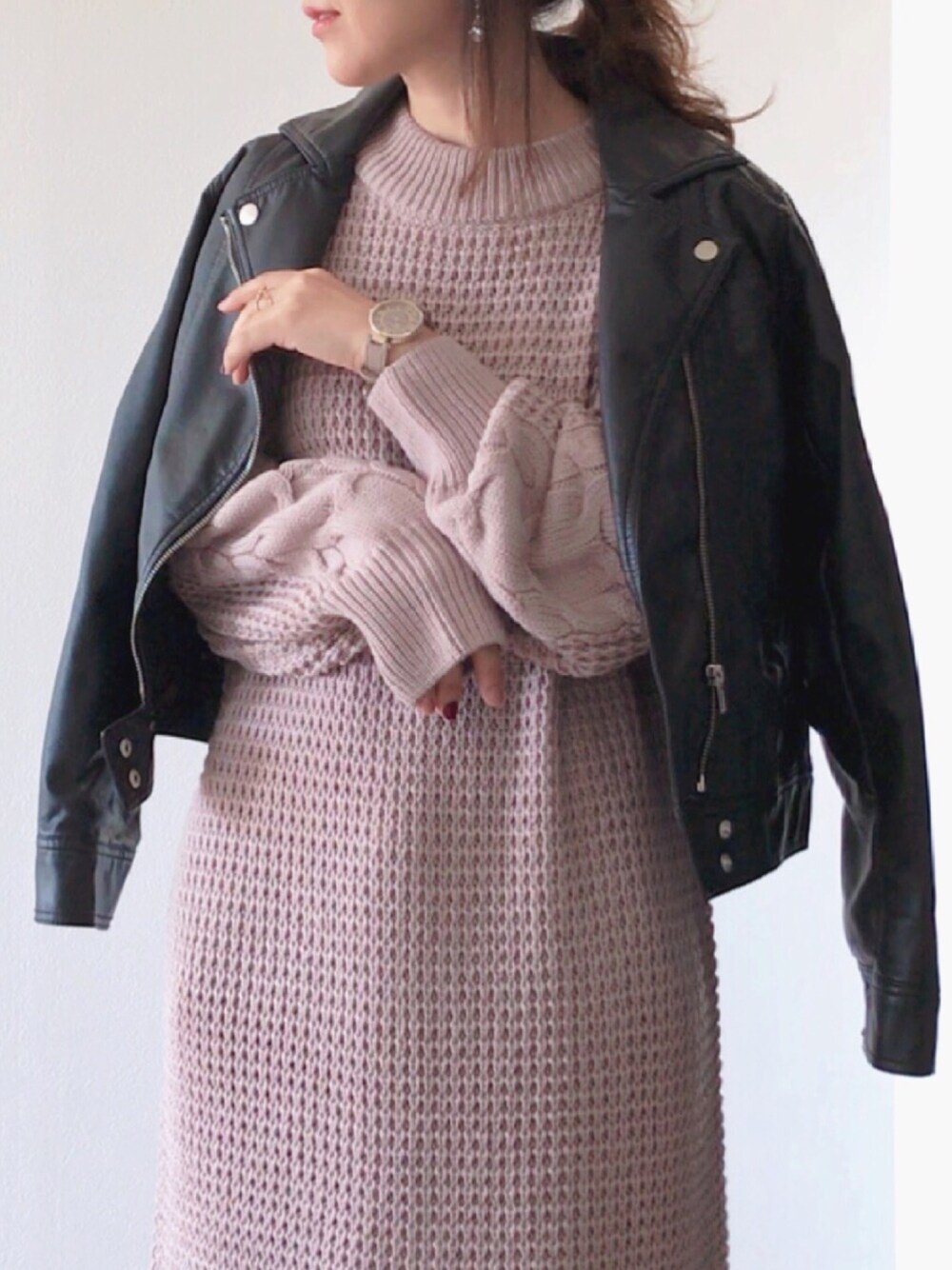 紗衣さんの「ワッフル編み袖ケーブルニットワンピース（natural couture）」を使ったコーディネート