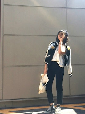 「スキニーデニム」｜「アイテム（スタジャン）」を使った、AMANEさん（レディース・164cm）の秋コーディネート