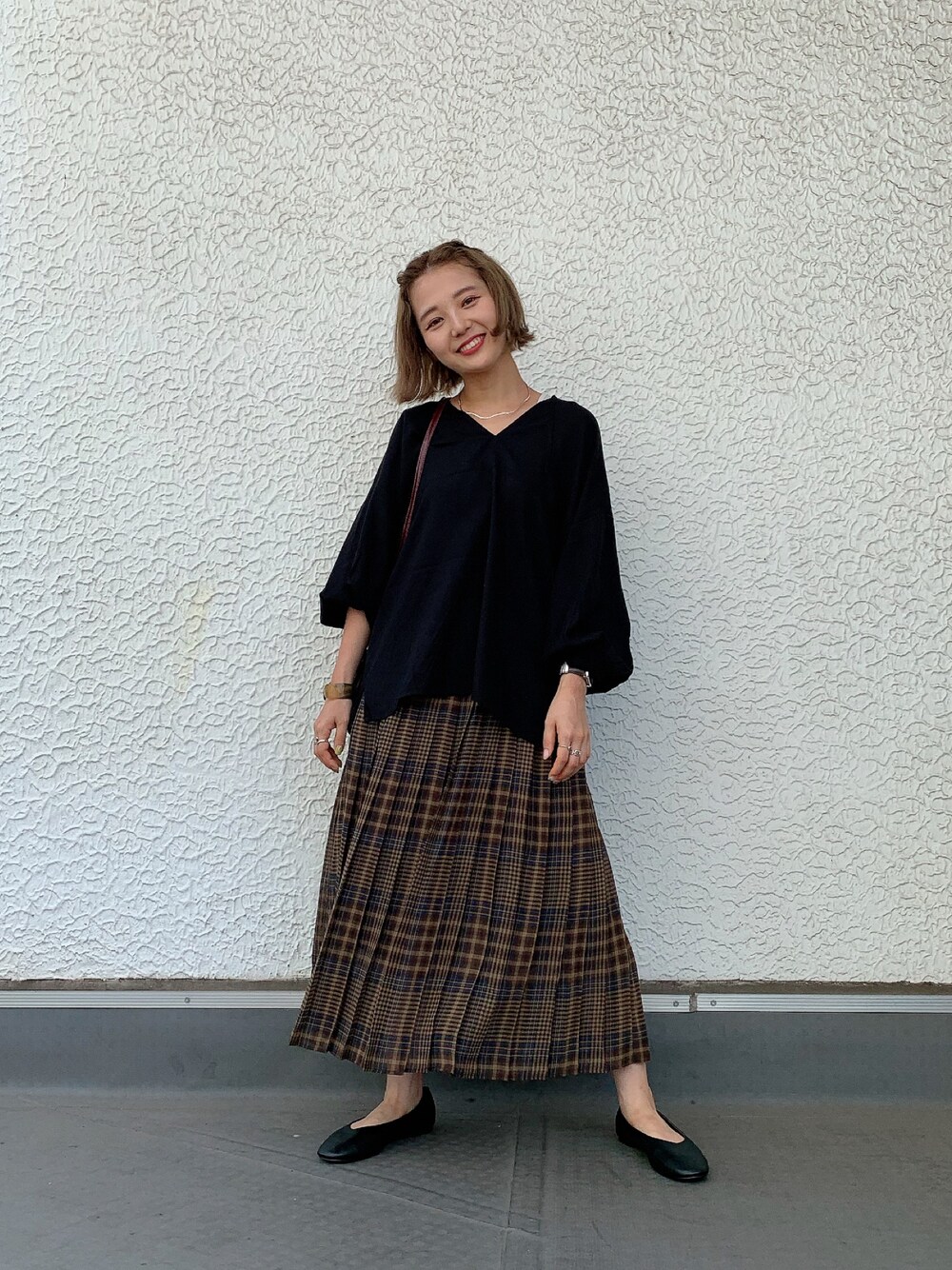 「ローリーズファーム(LOWRYS FARM)、LOWRYS FARM、チェックスカート、シャツスタイル、休日スタイル、ゆるコーデ、低身長、秋のコーデ、ootd」｜「LOWRYS FARMのフードスキッパーブラウス　849263（シャツ/ブラウス、ブラック系）」を使った、こみさん（レディース・150cm）の夏コーディネートの1枚目の写真