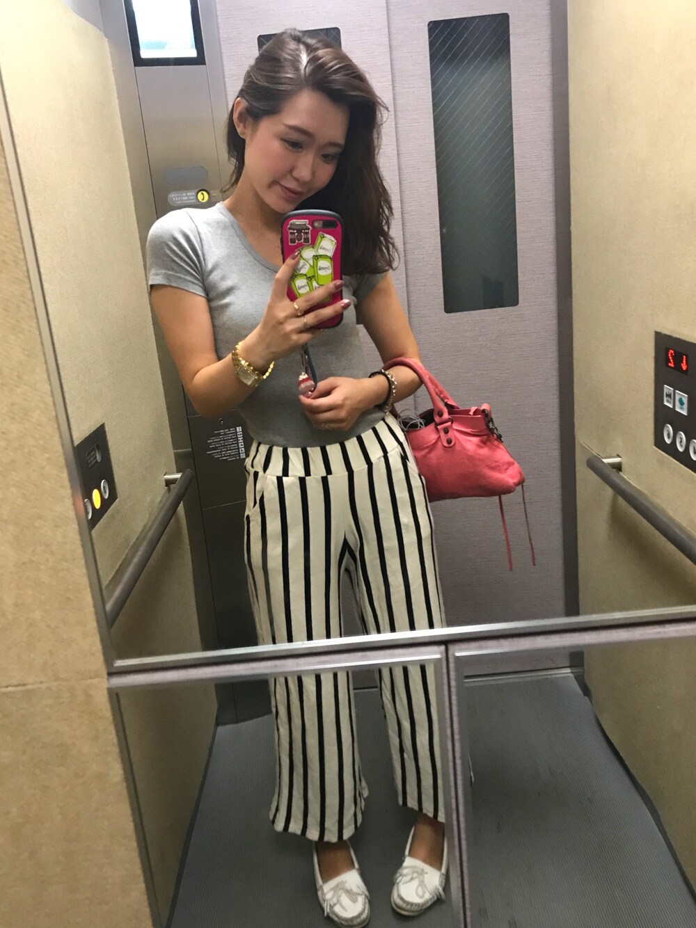 「Minnetonkaのアイテム（シューズ、ホワイト系）」を使った、♡moemi♡さん（レディース・167cm）の夏コーディネートの1枚目の写真