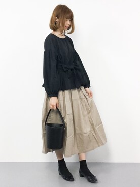 「titivate（ティティベイト）のタイプライタータックフレアスカート（スカート）」を使った、miyaseさん（レディース・166cm）の秋コーディネート