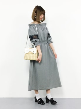 大人オフショルワンピースを使った人気ファッションコーディネート Wear