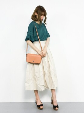 「titivate（ティティベイト）のタイプライタータックフレアスカート（スカート）」を使った、miyaseさん（レディース・166cm）の夏コーディネート