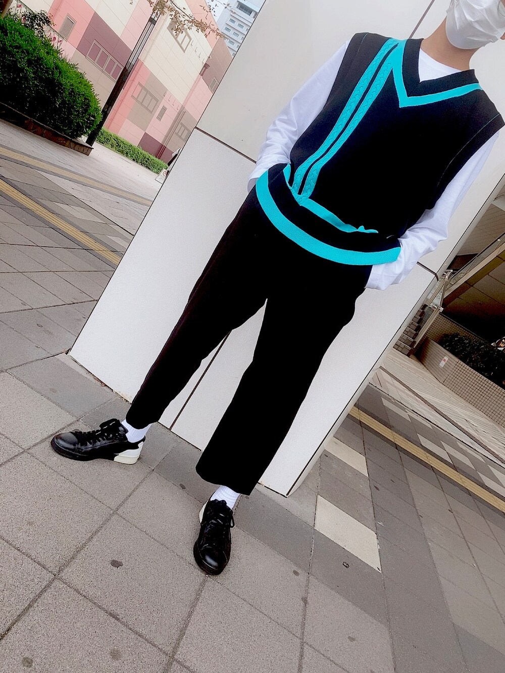 「シンプルコーデ、秋冬コーデ、お洒落さんとつながりたい、ゆるコーデ、ootd、カジュアル、スニーカー、BEAMS、KENZO、プチプラ」｜「HAREのアイテム（パンツ、ブラック系）」を使った、shoayukaさん（メンズ・178cm）の秋コーディネートの1枚目の写真