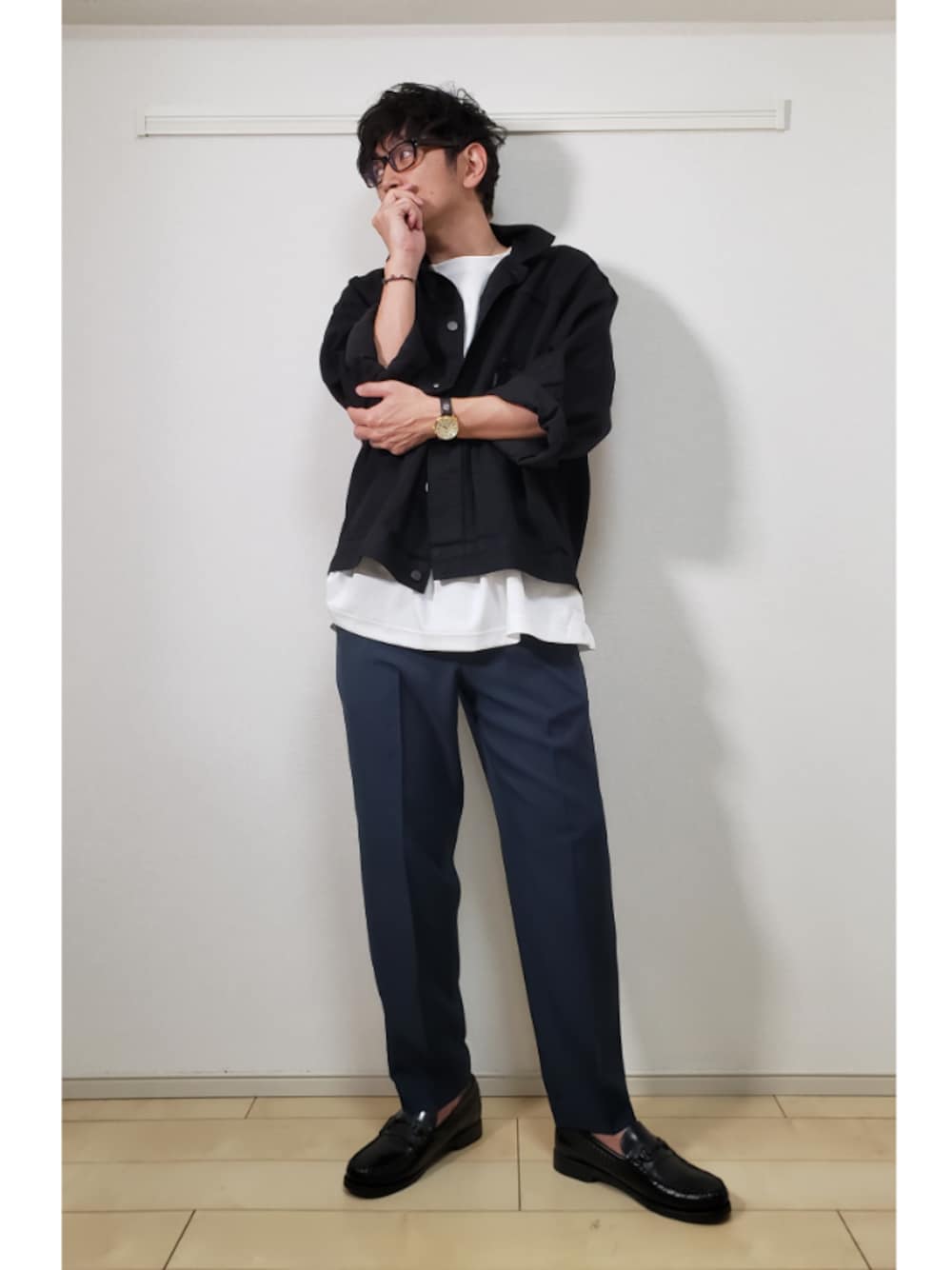「大人カジュアル、休日スタイル、ブラック、UNIQLO、ラフ、沖縄」｜「UNIQLOのアイテム（スラックス、ブルー系）」を使った、よーいちさん（メンズ・175cm）の春コーディネートの1枚目の写真