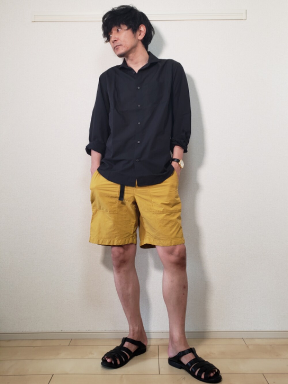 「ハーフパンツ、サンダル、ユニクロ、シャツ、シャツスタイル」｜「UNIQLOのナイロンアクティブショートパンツ（その他パンツ、グレー系）」を使った、よーいちさん（メンズ・175cm）の夏コーディネートの1枚目の写真