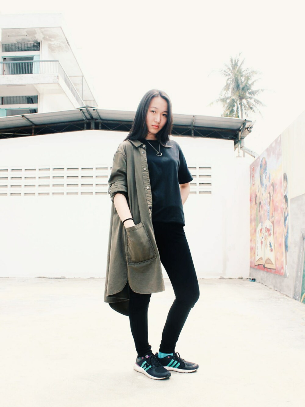 「LXCCbawd、boyish、black」｜「FOREVER 21のアイテム（デニムジャケット、グリーン系）」を使った、Xuanz Leoniceさん（レディース・160cm）の夏コーディネートの1枚目の写真