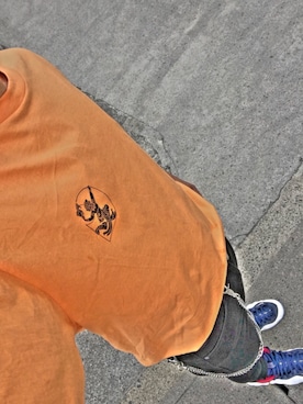 「Carhartt（カーハート）のアイテム（Tシャツ/カットソー、オレンジ系）」を使った、たかのっちさん（メンズ）の夏コーディネート