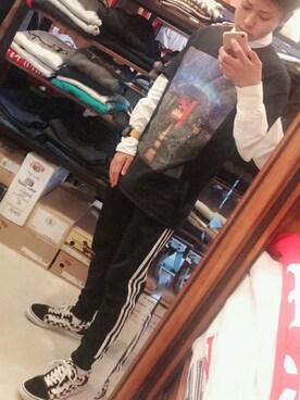 「ELVIRA（エルヴィラ）のアイテム（Tシャツ/カットソー、ブラック系）」を使った、たかのっちさん（メンズ）の夏コーディネート