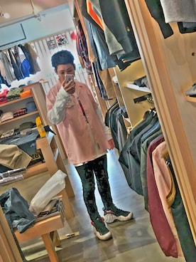 「Carhartt（カーハート）のアイテム（シャツ/ブラウス、ピンク系）」を使った、たかのっちさん（メンズ）の夏コーディネート