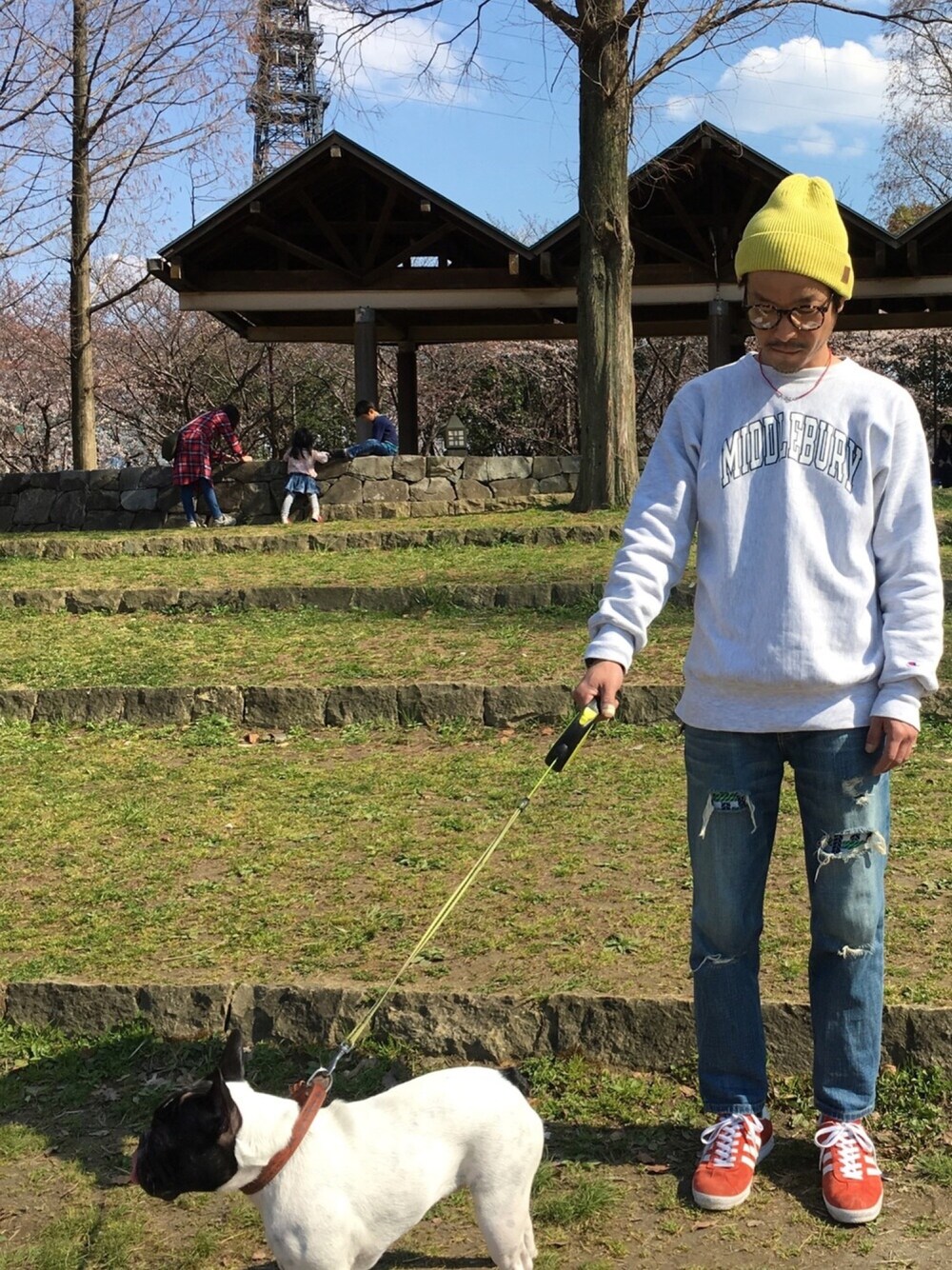 「used championのアイテム（スウェット、グレー系）」を使った、シバ アキノリさん（メンズ・169cm）の春コーディネートの1枚目の写真