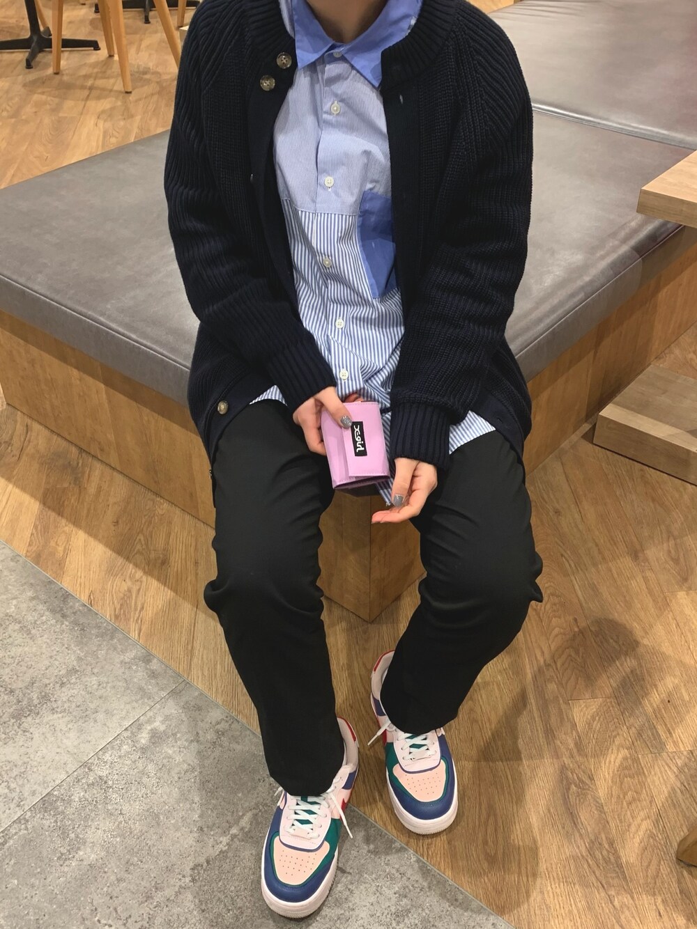 「カーディガン、シャツコーデ、GU、UNIQLO、NIKE、エアフォースワン、xgirl」｜「GUのアイテム（シャツ/ブラウス、ブルー系）」を使った、💡アン💡さん（レディース・155cm）の冬コーディネートの1枚目の写真