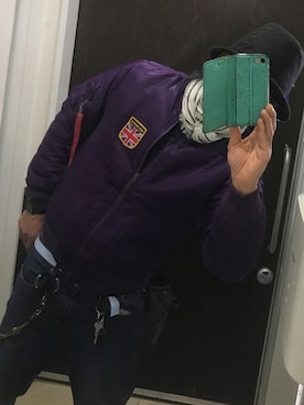 「アイテム（MA-1、パープル系）」を使った、ともキングさん（メンズ・176cm）の冬コーディネート