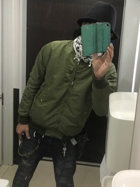 「disney」｜「アイテム（MA-1）」を使った、ともキングさん（メンズ・176cm）の春コーディネート