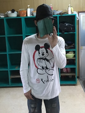 「Disney（ディズニー）のアイテム（トップス）」を使った、ともキングさん（メンズ・176cm）の春コーディネート