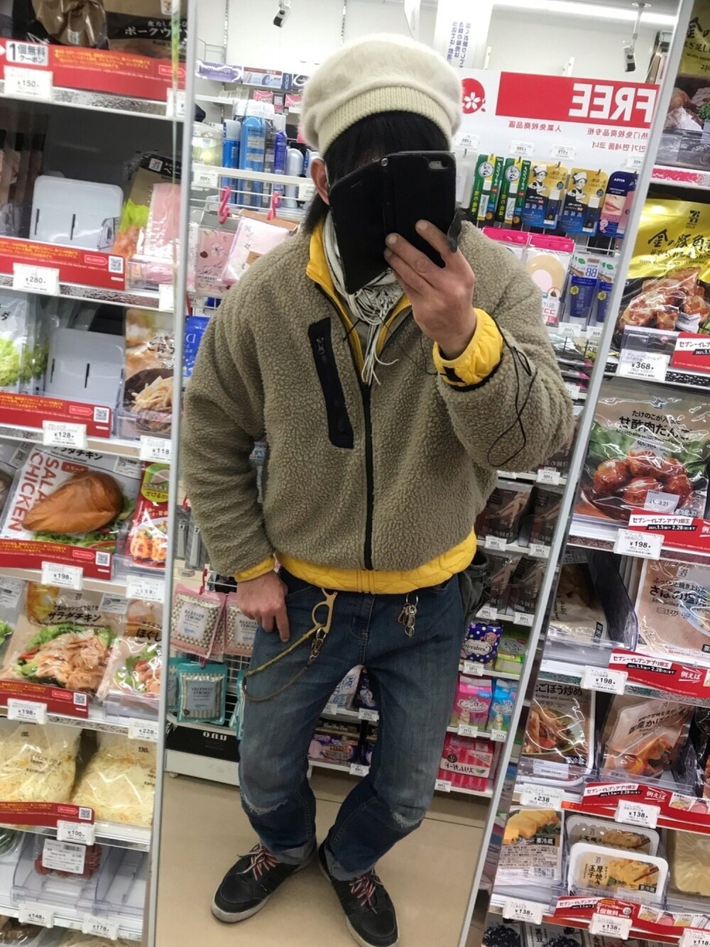 「ベレー帽、アウターONアウター、ストールぐるぐる、uesd、NIKEACG、ZIP FIVE、ABC-MART、レイヤード」｜「uesdのアイテム（ハンチング/ベレー帽、ホワイト系）」を使った、ともキングさん（メンズ・176cm）の冬コーディネートの1枚目の写真