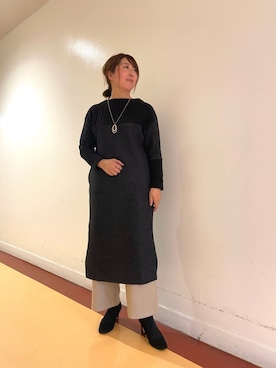 「Chez toi（シェトワ）の【昨年大人気のワンピースが今年も入荷！】ニットソー切替ロングワンピース（ワンピース、ブラック系）」を使った、たかぽんさん（レディース・163cm）の秋コーディネート