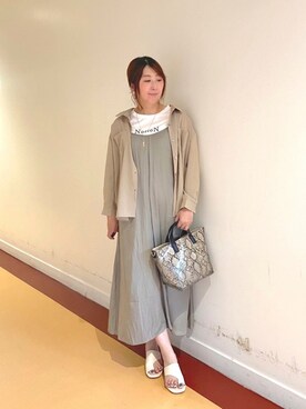 「Chez toi（シェトワ）のバックタックシャツ（シャツ/ブラウス、ベージュ系）」を使った、たかぽんさん（レディース・163cm）の春コーディネート