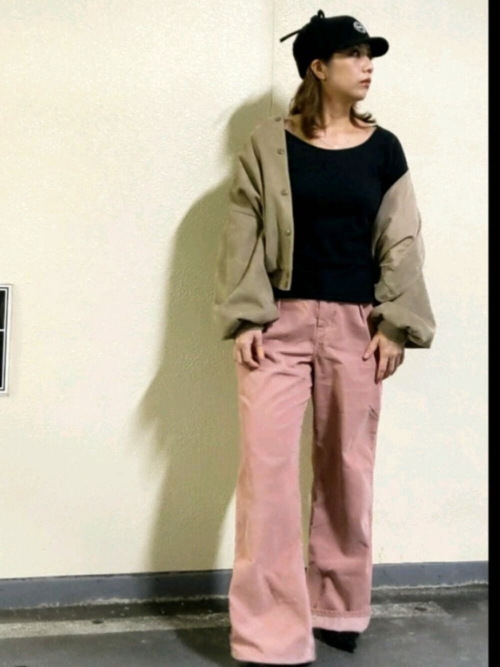 「シンプルコーデ、フライトキャップ、コンバース、LEE、ZARA、パンプス、バギーパンツ」｜「CONVERSEの【CONVERSE】イヤーフラップキャップ（キャップ、ブラック系）」を使った、yumi☆さん（レディース・159cm）の秋コーディネートの1枚目の写真