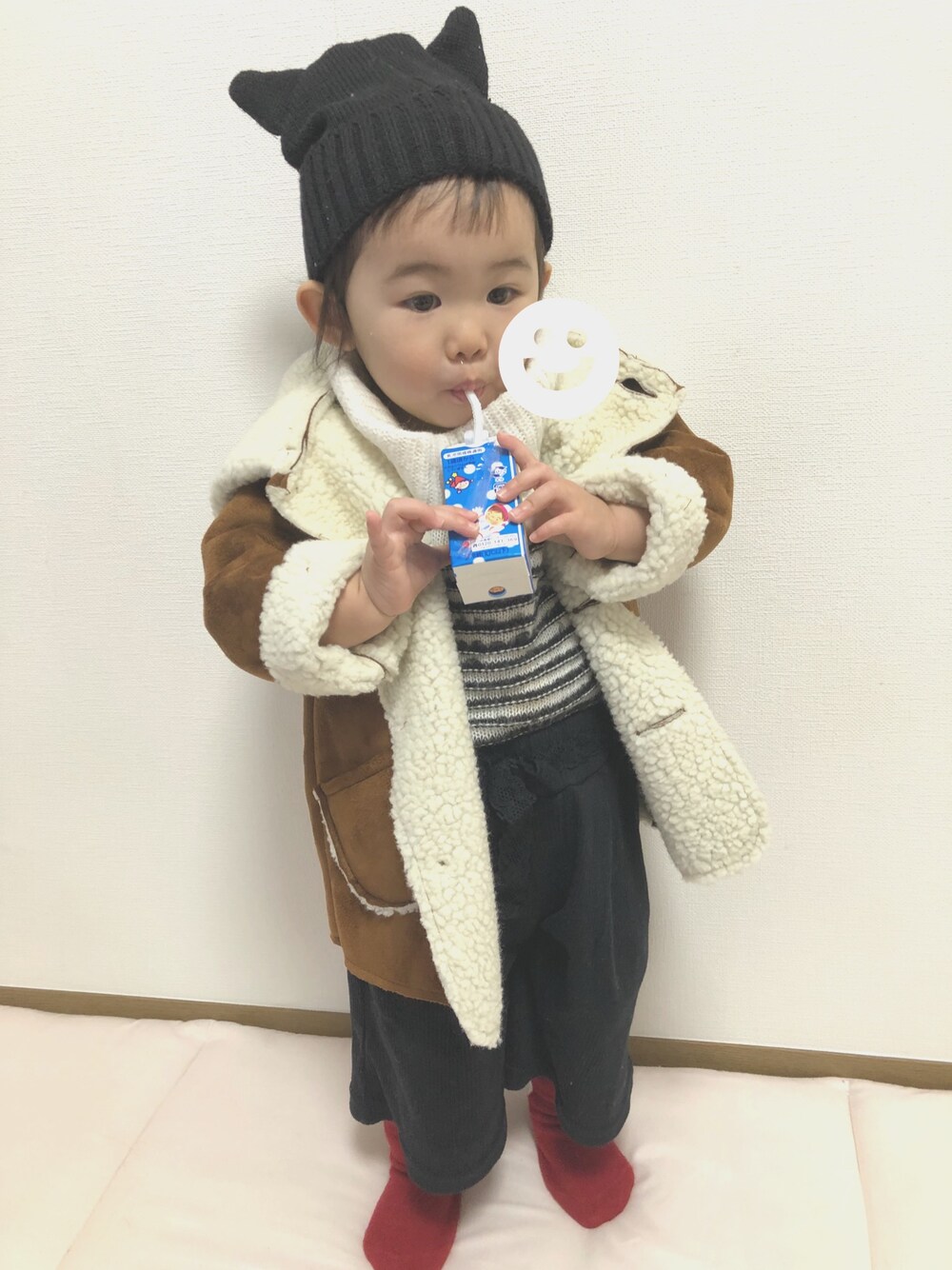 「ムートンコート、1歳、しまむら」｜「CIAOPANIC TYPYのアイテム（ニット/セーター、ホワイト系）」を使った、riiさん（キッズ・70cm）の冬コーディネートの1枚目の写真