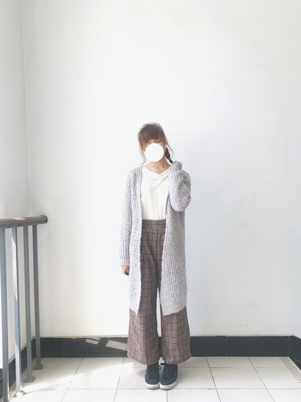 「Samansa Mos2のアイテム（ピーコート、グレー系）」を使った、withchikaさん（レディース・160cm）の春コーディネートの1枚目の写真