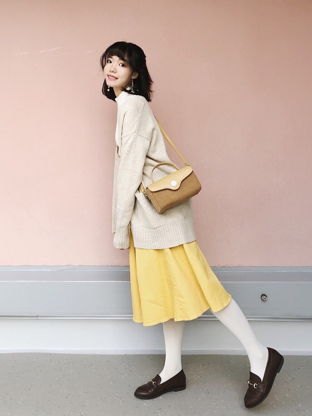 「秋冬コーデ、シンプルコーデ、秋のコーデ、低身長コーデ、低身長、UNIQLO、reallywhy、casita、vintage、大学生」｜「UNIQLOのアイテム（ジャケット/アウター、ベージュ系）」を使った、withchikaさん（レディース・160cm）の秋コーディネートの1枚目の写真