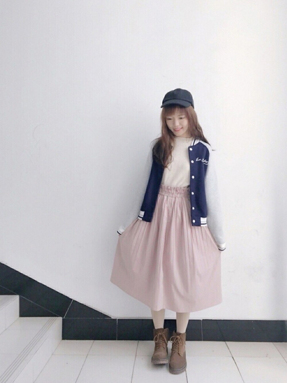 「春コーデ、シンプル、大人カジュアル、学校、学校こーで」｜「stradivariusのアイテム（スタジャン、ブルー系）」を使った、withchikaさん（レディース・160cm）の春コーディネートの1枚目の写真