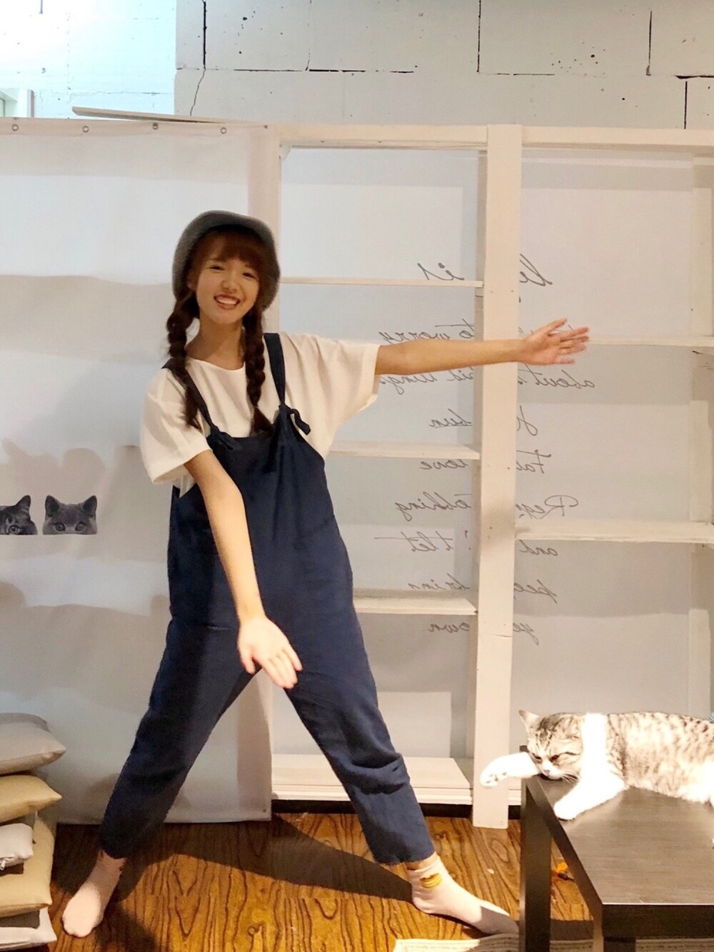 「シンプルコーデ、夏コーデ、低身長、ユニクロ、summer、ネコ」｜「UNIQLOのアイテム（Tシャツ/カットソー、ホワイト系）」を使った、withchikaさん（レディース・160cm）の春コーディネートの1枚目の写真