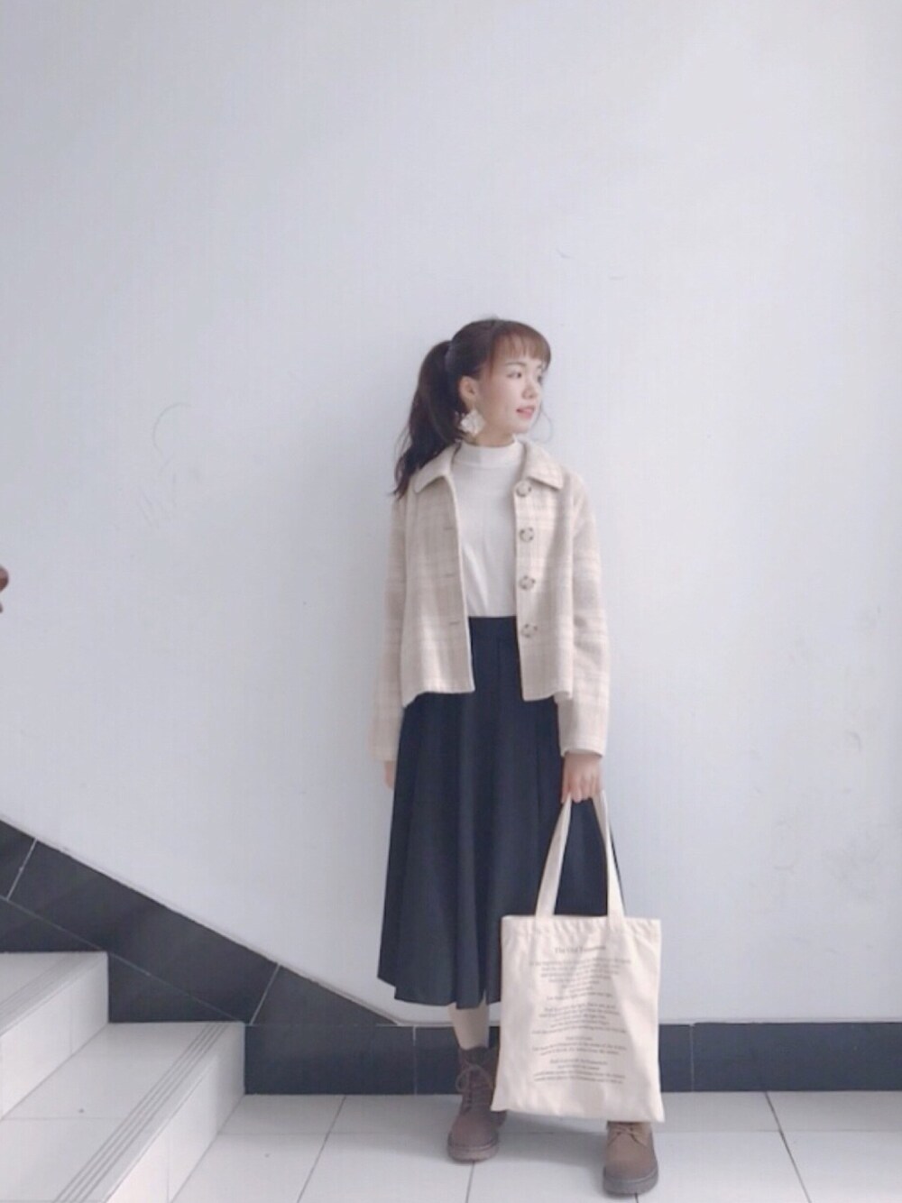 「春コーデ、シンプル、オトナカジュアル、学校」｜「古着のアイテム（ブルゾン、ベージュ系）」を使った、withchikaさん（レディース・160cm）の春コーディネートの1枚目の写真