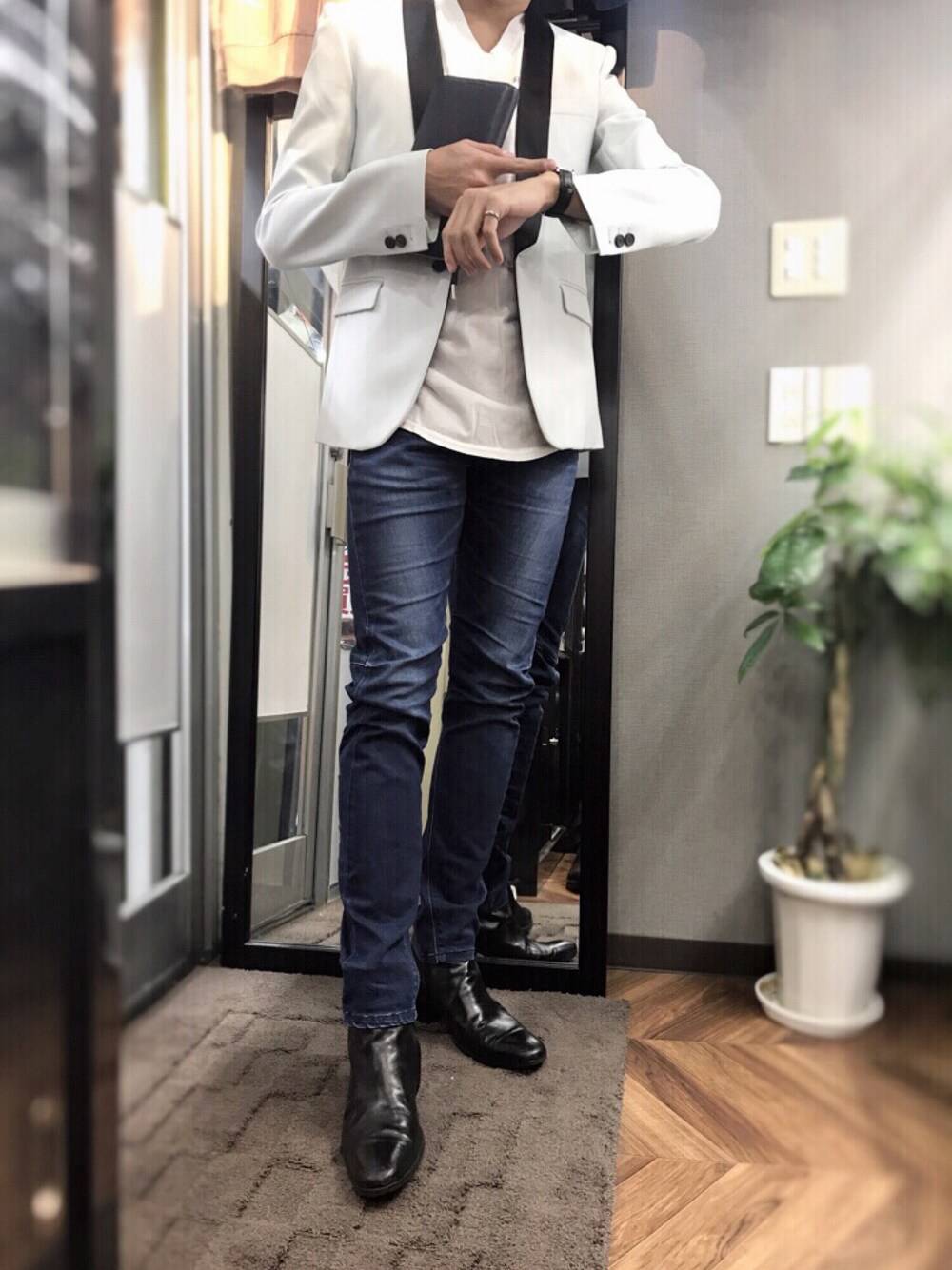 「BALMAIN、大人コーデ、モード、スキニーデニム、DSQUARED2、Dior HOMME、ドレスコード、BVLGARI、ラグジュアリー、WTIMES」｜「Dior hommeのアイテム（ブーツ、ブラック系）」を使った、WTIMESさん（メンズ・173cm）の秋コーディネートの1枚目の写真