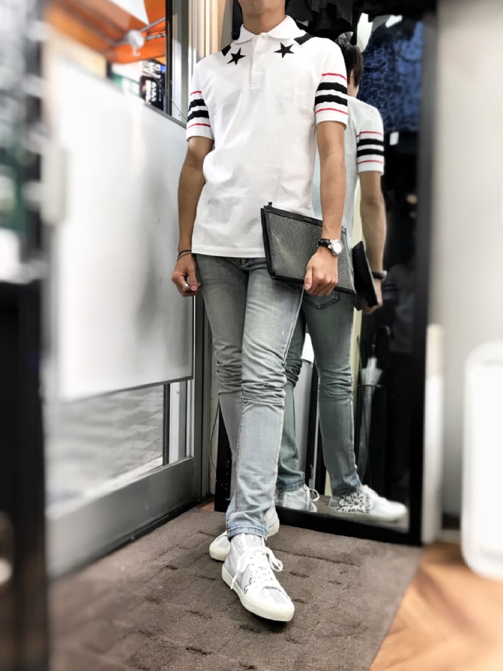 「GIVENCHY、Saint Laurent、LONEONES、BVLGARI、シンプル、スター、スタッズ、デニムパンツ、ストリート、WTIMES」｜「SAINT LAURENT PARISのアイテム（スニーカー、ホワイト系）」を使った、WTIMESさん（メンズ・172cm）の夏コーディネートの1枚目の写真