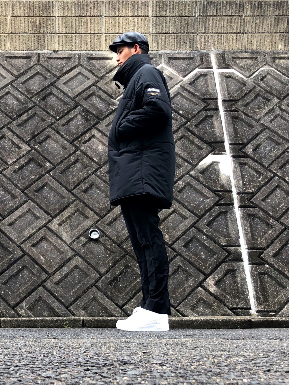 「おしゃれさんと繋がりたい、シンプル、ootd、カジュアル、いいね、save、フォローお願いします🤑、休日スタイル、オールブラック、flagstuff、STUDIOUS、モンスターパーカー」｜「F-LAGSTUF-Fの【F-LAGSTUF-F】別注 ×WILDTHINGSコラボ モンスターパーカー/MONSTER PARKA MOD（ナイロンジャケット、ブラック系）」を使った、池亀昌暢さん（メンズ・183cm）の秋コーディネートの1枚目の写真