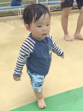 「petit main（プティマイン）のアイテム（ラッシュガード）」を使った、shutaroさん（キッズ・70cm）の夏コーディネート
