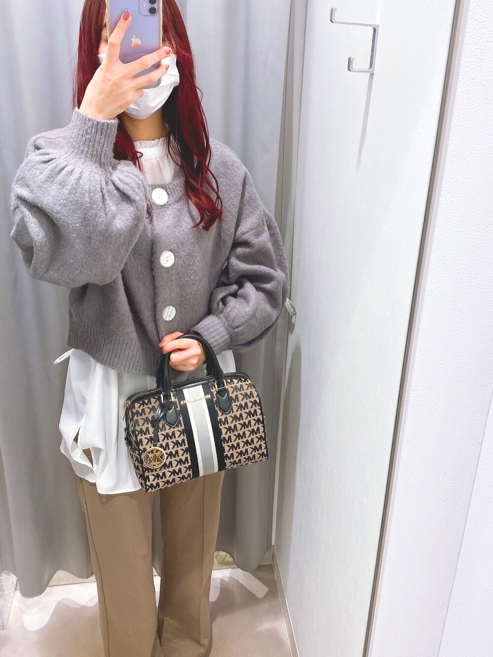 「カジュアルコーデ、ootd、レイヤードスタイル、私の推しブランド、2021年、フレアパンツ」｜「Chicoのアイテム（カーディガン/ボレロ、グレー系）」を使った、みゅんさん（レディース・168cm）の冬コーディネートの1枚目の写真