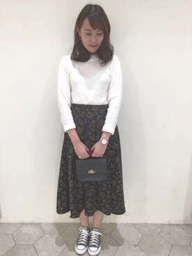 yuri koyamaさんの「・フラワープリントタックフレアースカート」を使ったコーディネート