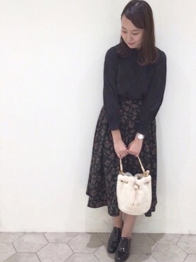 yuri koyamaさんの「・フラワープリントタックフレアースカート」を使ったコーディネート