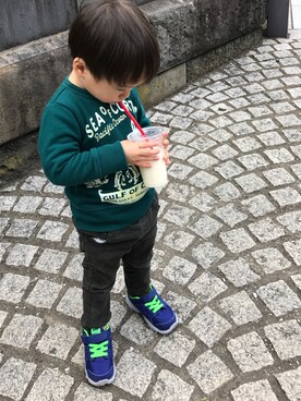 「NIKE（ナイキ）のアイテム（スニーカー、ブルー系）」を使った、リアーナさん（キッズ・120cm）の春コーディネート