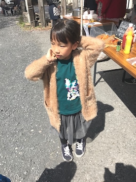 「ZARA（ザラ）のアイテム（Tシャツ/カットソー、グリーン系）」を使った、リアーナさん（キッズ・120cm）の春コーディネート