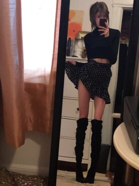 「URBAN OUTFITTERS（アーバンアウトフィッターズ）のアイテム（スカート）」を使った、Katrina Wilsonさん（レディース・170cm）の冬コーディネート